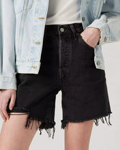 Load image into Gallery viewer, Levi 501 Mid Thigh Women's Shorts