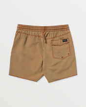 Load image into Gallery viewer, Volcom Center Trunk 17"