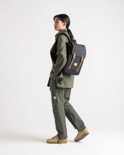 Load image into Gallery viewer, Herschel Retreat Backpack Small - 17L