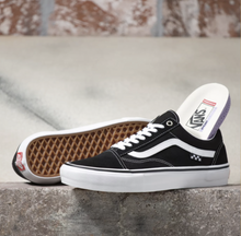 Load image into Gallery viewer, Vans Skate Old Skool Shoes