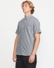 Load image into Gallery viewer, Volcom Men&#39;s Everett Oxford Short Sleeve Button Up