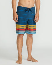 Load image into Gallery viewer, Volcom Quarta Fade Mod 19&quot; Shorts