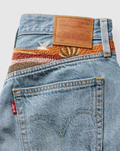 Load image into Gallery viewer, Levi 501 Mid Thigh Women&#39;s Short