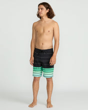 Load image into Gallery viewer, Volcom Quarta Fade Mod 19&quot; Shorts