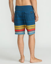 Load image into Gallery viewer, Volcom Quarta Fade Mod 19&quot; Shorts